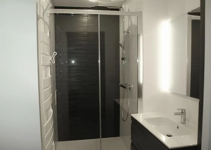 Appartement Moderne 2 Chambres, Vue Mer, Rénové, 5 Pers. - Fr-1-323-230